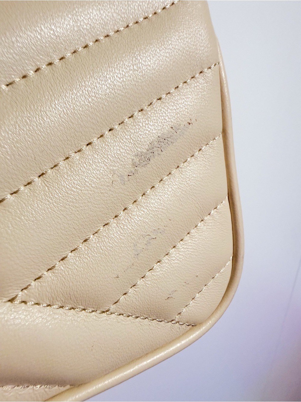 Tory Burch Cream Quilted Shoulder Bag with Gold Logo - Picture 3 of 6